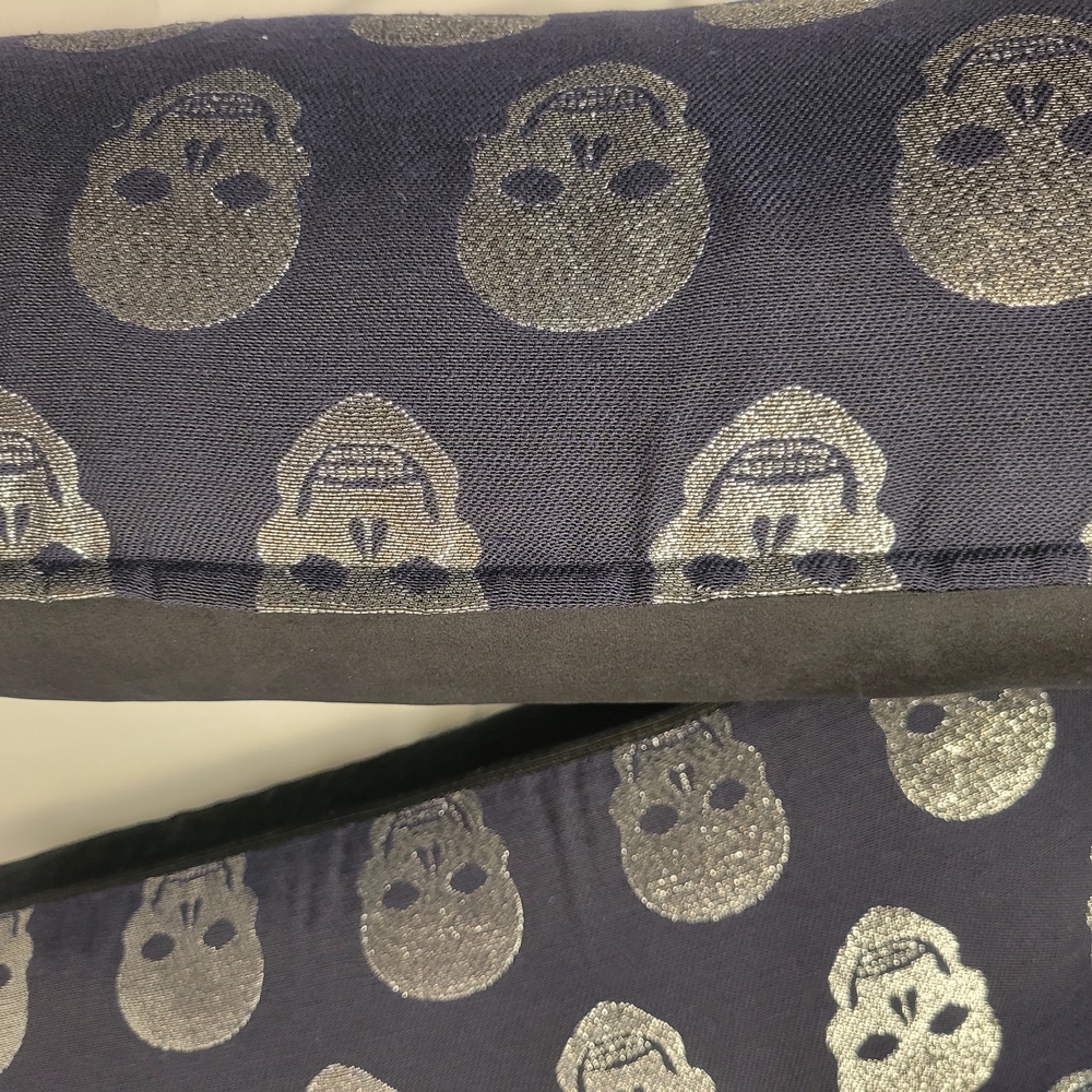 Caldeira Black, Navy and Silver Skull Accent Pillow New Rare - Picture 13 of 16